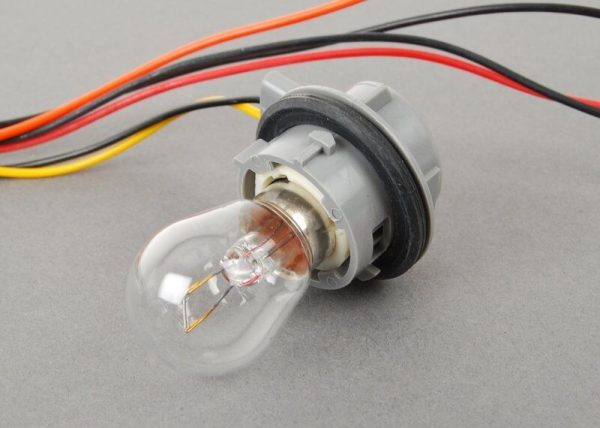 AUDI NEW GENUINE Q5 08-16 REAR LOWER TAIL LIGHT BULB CARRIER WITH CABLES 8R0945221B - Image 4
