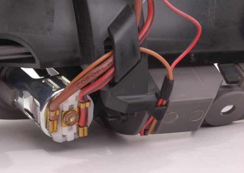 BMW NEW OEM Z4 E85 2003 - 2004/10 FRONT CENTER CONSOLE ASHTRAY MODULE CARRIER 51167037227 - Image 8