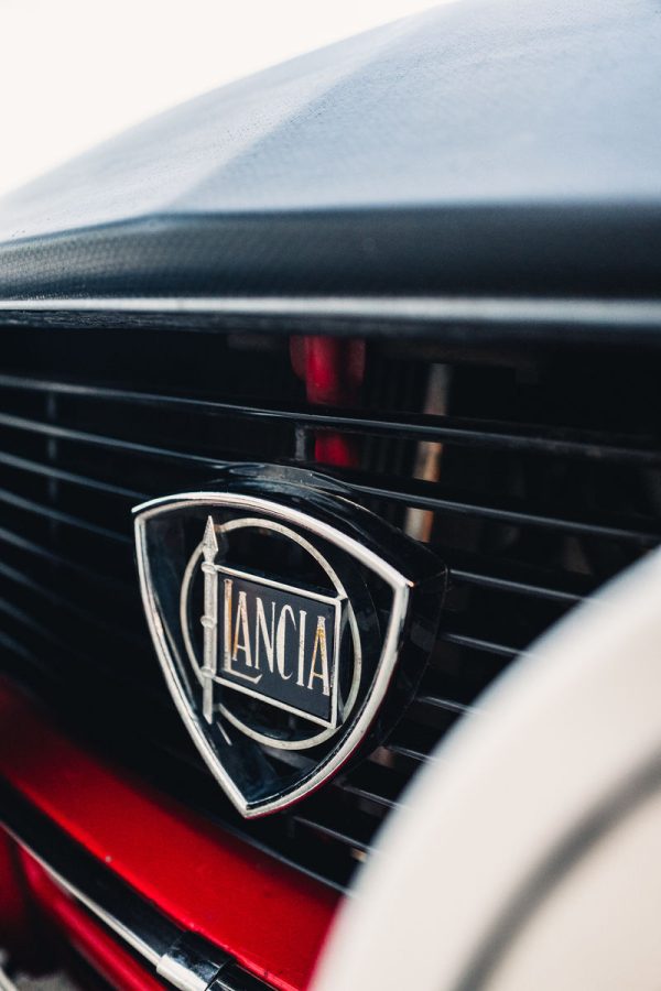 CARBON Aero hood for Lancia Fulvia Coupé - Image 7