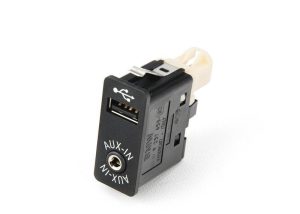 BMW NEW GENUINE E81 E87 E90 E91 F01 F10 F12 F13 E70 AUX AUXILIARY INPUT SOCKET 84109237653