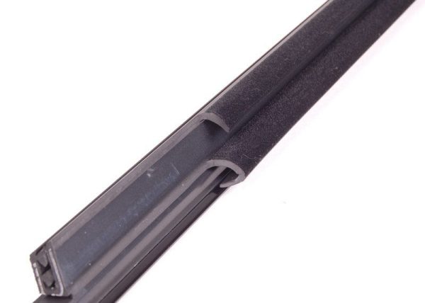 NEW GENUINE BMW 3 SERIES FRONT GLOSS BLACK CHANNEL COVER SEAL RIGHT 51337220188 - Image 5
