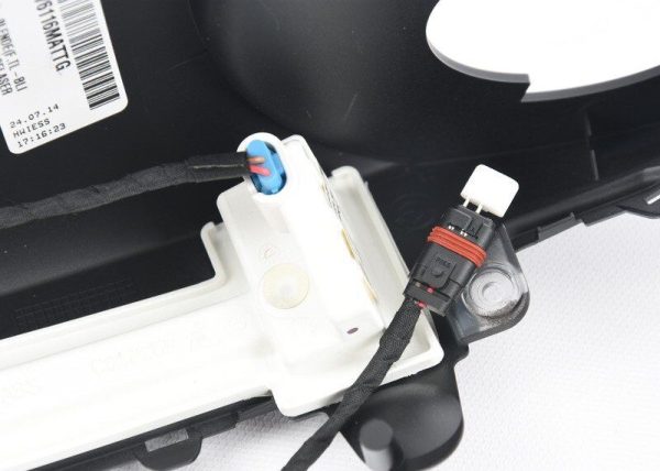 NEW GENUINE BMW M3 M4 F30 F31 F32 F80 RIGHT O/S WING MIRROR HOUSING LOWER PART 63137848776 - Image 3