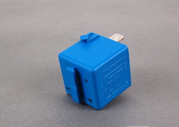 BMW NEW GENUINE 1 3 4 5 6 7 X3 X5 Z3 Z4 SERIES RELAY SKY BLUE 4 PONG 61366915327
