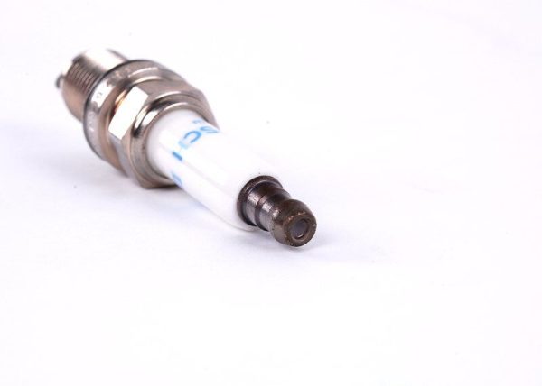 NEW GENUINE BMW PETROL ENGINE IGNITION SPARK PLUG HIGH POWER 1 PCS 12122158252 - Image 2