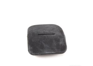 NEW GENUINE PORSCHE CAYENNE 03-06 FRONT BUMPER RUBBER TOW RECEPTACLE COVER RIGHT 95550590200