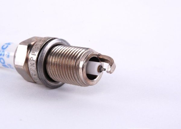 NEW GENUINE BMW PETROL ENGINE IGNITION SPARK PLUG HIGH POWER 1 PCS 12122158252 - Image 3