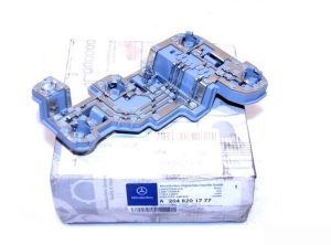 NEW GENUINE MERCEDES BENZ C CLASS W204 ESTATE REAR BULK MOUNT HOLDER RIGHT O/S A2048201777