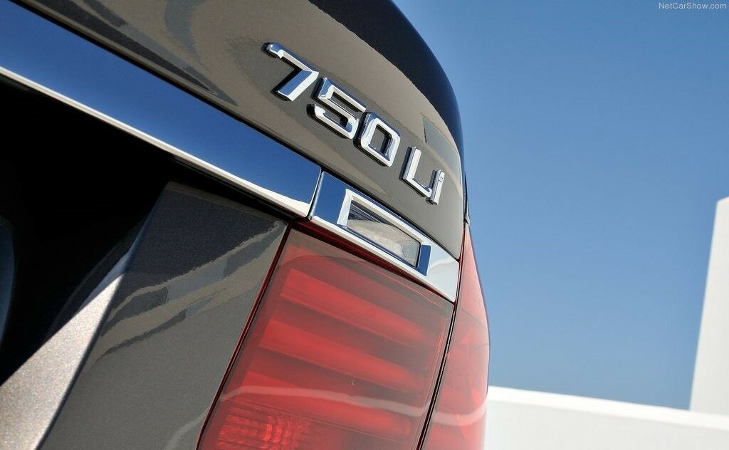 BMW NEW GENUINE 7 SERIES REAR TRUNK 750 EMBLEM LETTERING BADGE 51148136272 - Image 2