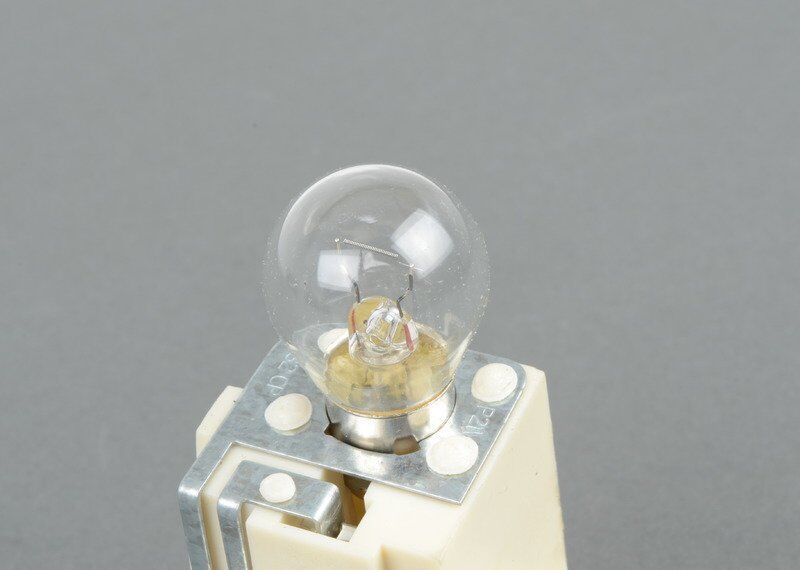 BMW NEW GENUINE 3 SERIES E90 LCI REAR TAIL LIGHT BULB SOCKET RIGHT O/S 63217211214 - Image 3