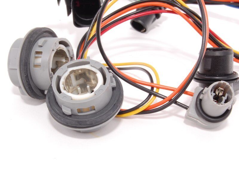 AUDI NEW GENUINE Q7 06-09 REAR LOWER TAIL LIGHT BULB CARRIER WITH CABLES 4L0945221A - Image 5