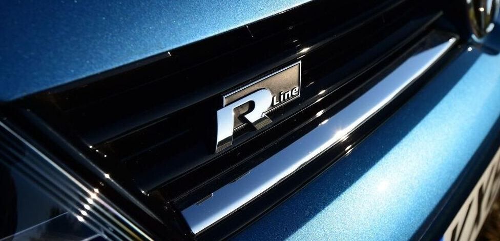 NEW GENUINE VW SCIROCCO 09-18 CHROME FRONT GRILL R-LINE BADGE EMBLEM WITH HOLDER 5K0853688AFXC - Image 2