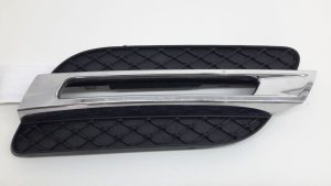 NEW GENUINE MERCEDES BENZ MB ML W166 FRONT BUMPER DRL LIGHT GRILL RIGHT O/S A1668842222