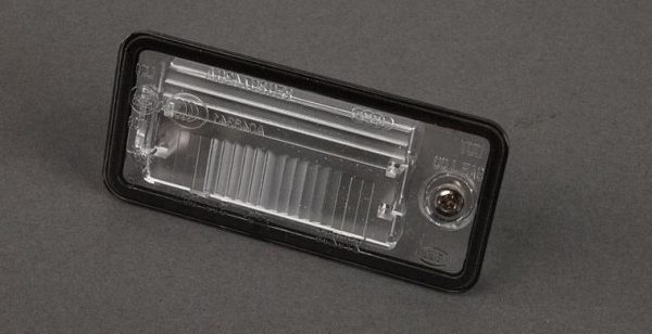 NEW GENUINE AUDI A3 A4 A5 A6 A8 Q7 RIGHT O/S REAR LICENSE PLATE LIGHT LENS COVER 8E0943022B - Image 2