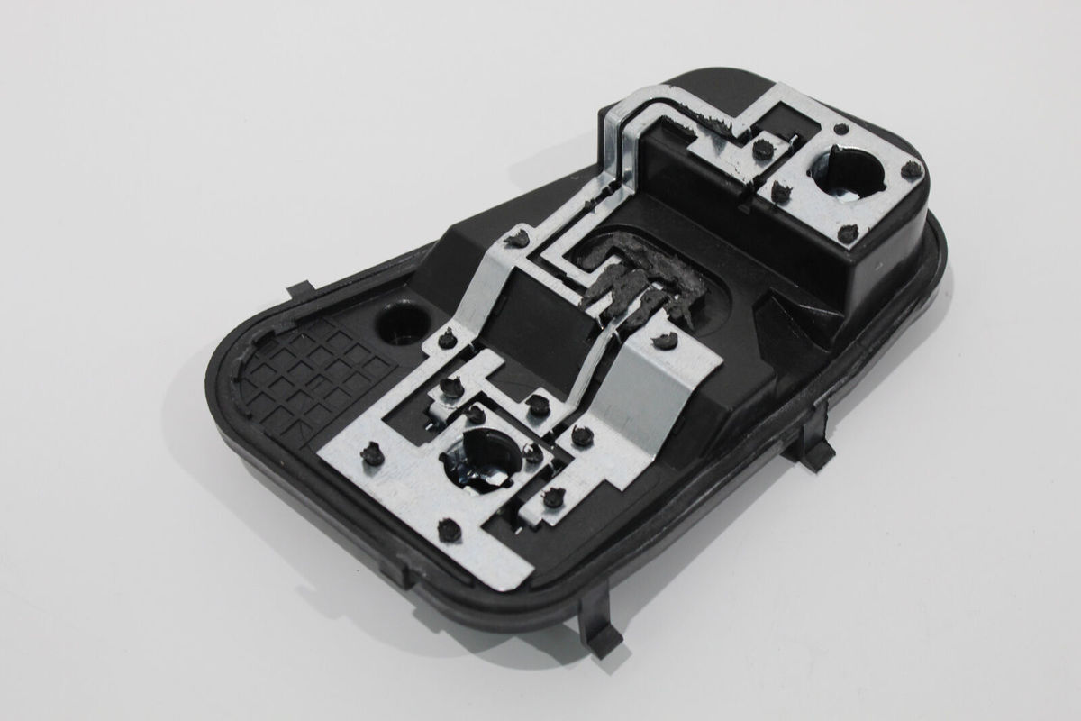 NEW GENUINE VW TOUAREG 03-10 OUTER TAIL LIGHT BULB CARRIER LEFT N/S 7L6945257F