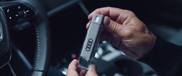 Genuine Audi 2 in 1 display cleaner  - Orange - Image 4