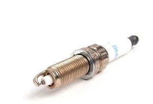 NEW GENUINE BMW PETROL ENGINE IGNITION SPARK PLUG 1 PCS BOSCH ZR5TPP33S 12120037582