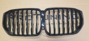 X5 G05 USED Genuine Front Grille Chrome/ Silver (wrapped in black gloss film) with Camera Hole