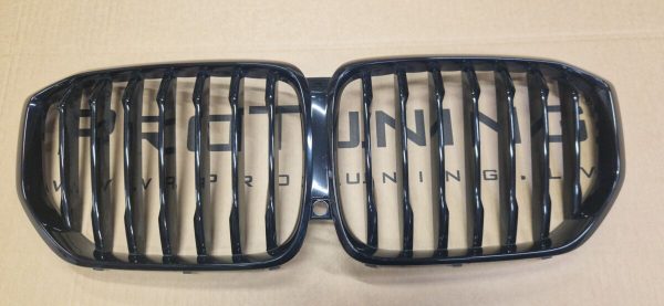 X5 G05 USED Genuine Front Grille Chrome/ Silver (wrapped in black gloss film) with Camera Hole