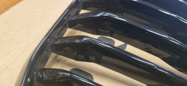 X5 G05 USED Genuine Front Grille Chrome/ Silver (wrapped in black gloss film) with Camera Hole - Image 3