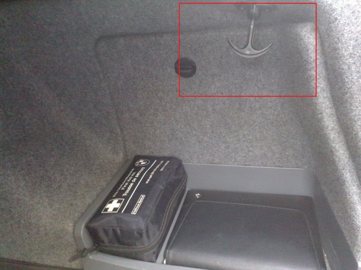 BMW NEW GENUINE 3 SERIES E90 E91 E92 E93 REAR TRUNK BOOT BAG HOOK HOLDER PAIR 51477140606 - Image 2