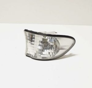 NEW GENUINE BMW E38 SALOON FRONT RIGHT WHITE TURN CORNER LIGHT 63138387634