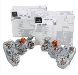 NEW GENUINE MERCEDES MB C W204 ESTATE REAR LIGHT BULB LAMP SUPPORT SET A2048201700+A2048201800