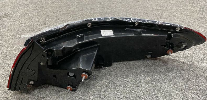 GENUINE MERCEDES GLE C292 W292 REAR RIGHT TAIL LIGHT LED LEFT N/S A292906470064 - Image 2