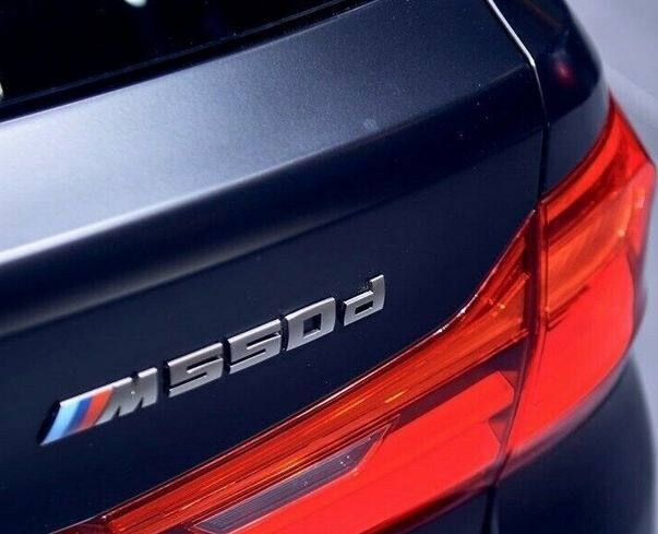 NEW GENUINE BMW G30 G31 REAR M550D BADGE EMBLEM 51148063199 - Image 2