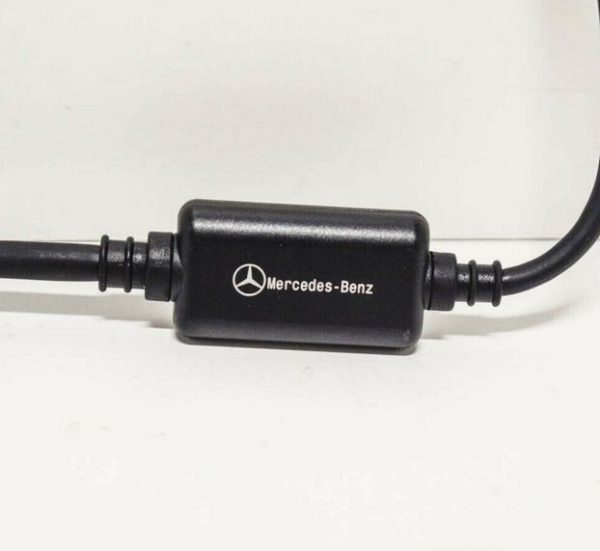 NEW GENUINE MERCEDES-BENZ C CLA GLA APPLE IPHONE MEDIA CABLE JACK A0038270904 - Image 2