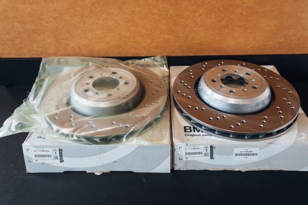 Original BMW Brake discs ventilated FRONT set left and right for M3 E92 E93 E90 + M1 E82