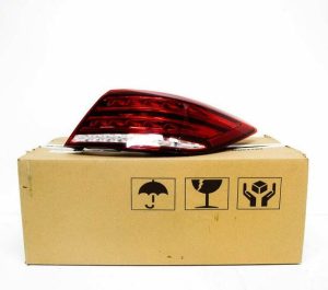 NEW GENUINE MERCEDES MB E-CLASS C207 COUPE REAR TAIL LIGHT RIGHT O/S A2079063400