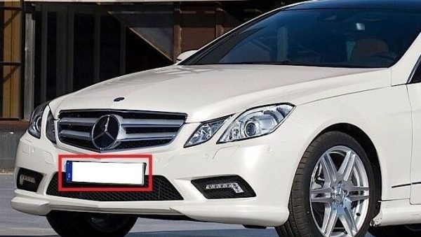 NEW GENUINE MERCEDES-BENZ E CLASS W207 FRONT NUMBER PLATE HOLDER A2078850781 - Image 2