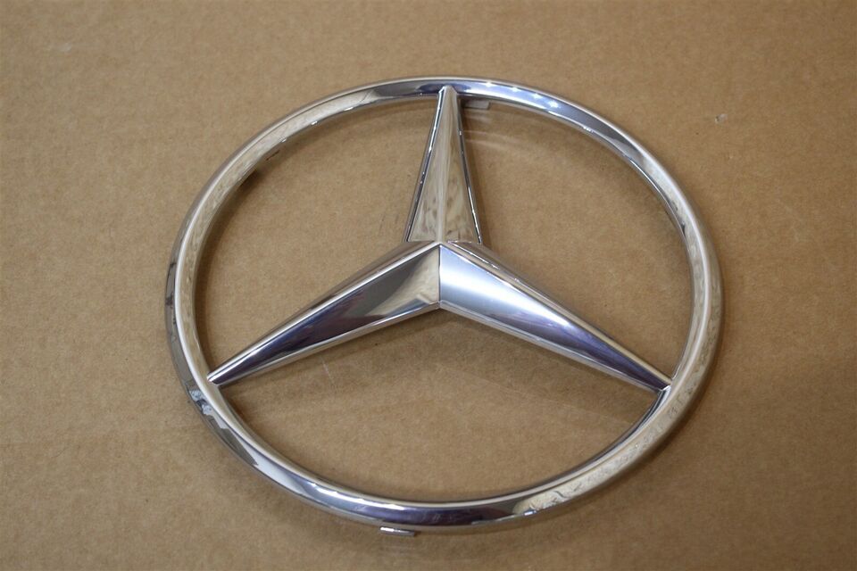 NEW GENUINE Emblem New genuine Mercedes-Benz A000817211664