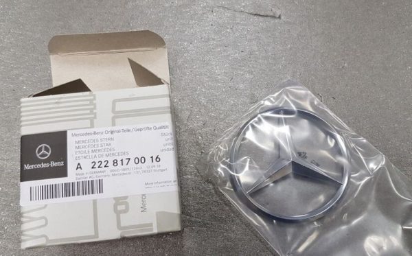 NEW GENUINE MERCEDES BENZ S CLASS W222 TRUNK LID EMBLEM A2228170016 - Image 2