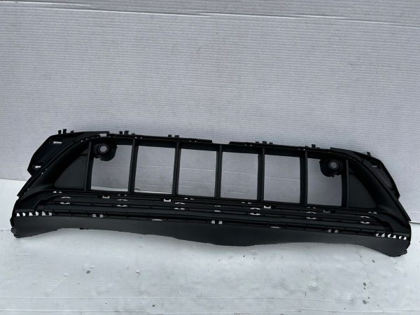 NEW GENUINE MERCEDES-BENZ GLA 45 AMG 2018 FRONT BUMPER CENTER LOWER GRILLE A1568851901 - Image 4