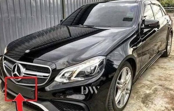 NEW GENUINE MERCEDES BENZ E-CLASS W212 AMG FRONT NUMBER PLATE TRIM A2128851781 - Image 3