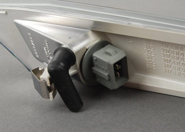 NEW GENUINE PORSCHE 987 BOXSTER CAYMAN 05-08 TURN SIGNAL REPEATER LEFT N/S 98763103302 - Image 6