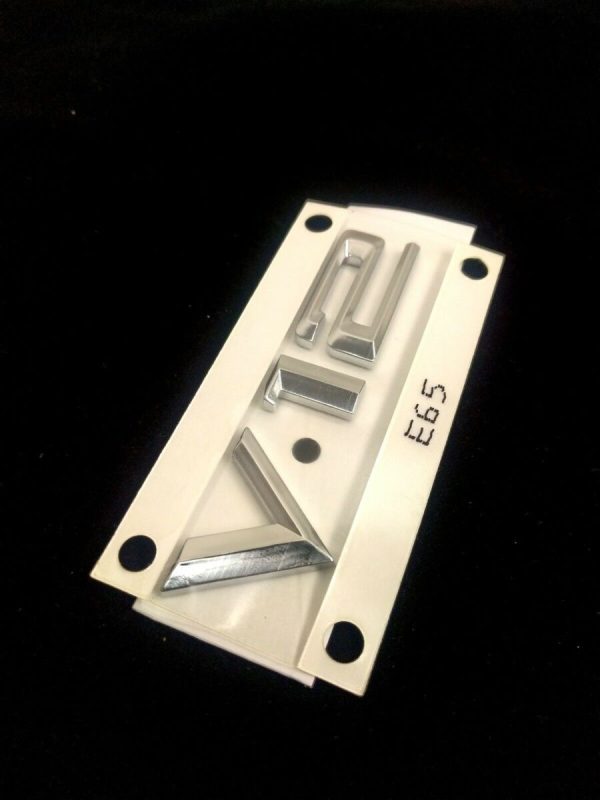 BMW NEW GENUINE E65 7 SERIES V12 FENDER / WING BADGE EMBLEM LEFT N/S 51147033255