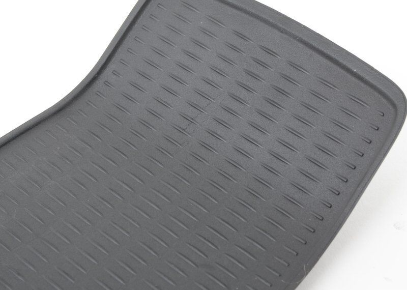 BMW NEW GENUINE 3 SERIES E92 E93 REAR CONSOLE STORAGE TRAY RUBBER MAT 51166960695 - Image 4