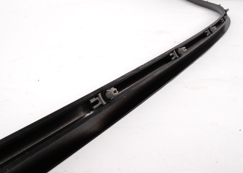BMW NEW GENUINE 3 SERIES E90 UPPER WINDOW TRIM STRIP BLACK RIGHT O/S 7117244 - Image 4