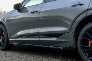 Black Gloss Performance Side skirts addons / Blades / diffusers / sill covers with Wing For Audi E-Tron Quattro 2018+