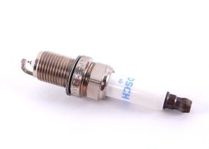 NEW GENUINE BMW PETROL ENGINE IGNITION SPARK PLUG HIGH POWER 1 PCS 12122158252