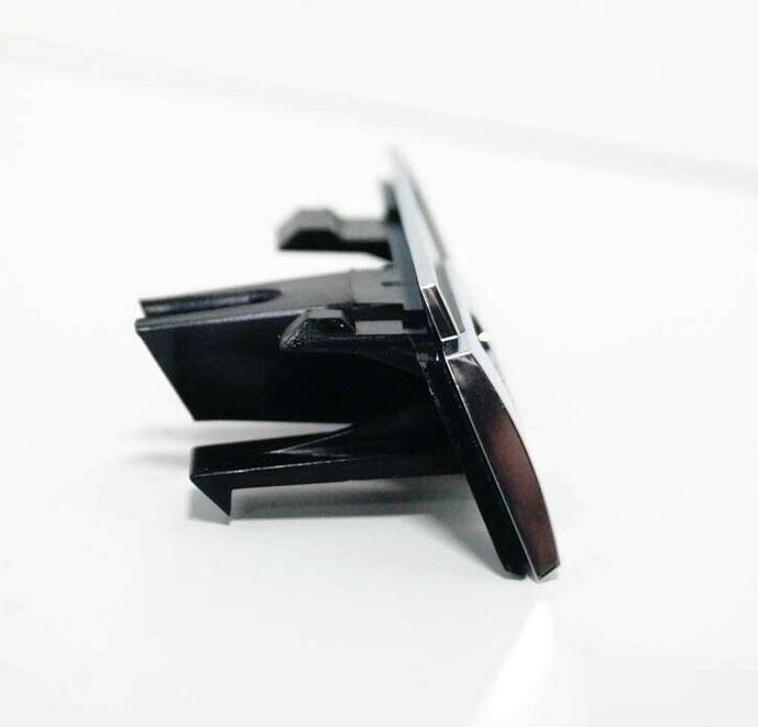 NEW GENUINE VW PASSAT B7 FRONT GRILLE R LINE BAGDE 3AA853948FXC - Image 3