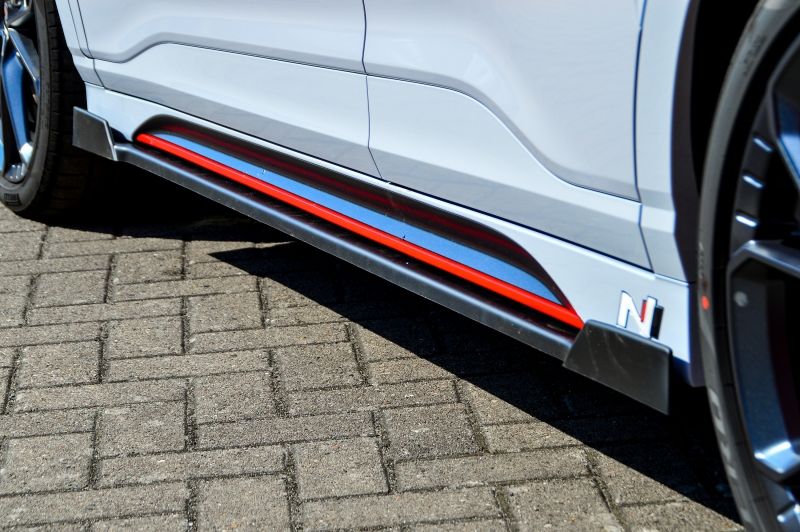 Black Gloss Performance Side skirts addons / Blades / diffusers / sill covers with Wing For Hyundai Kona N/N-Line 2020+ - Image 3