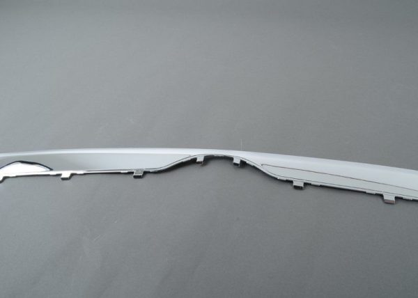 NEW GENUINE VOLKSWAGEN TOUAREG FRONT CENTER GRILL CHROME TRIM 7L6853761D2ZZ - Image 4