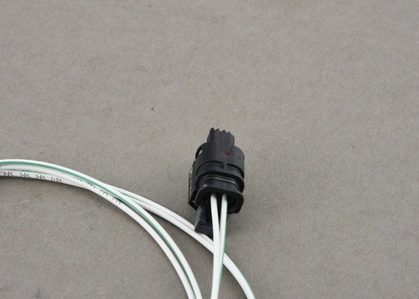 NEW GENUINE BMW HIGH PRESSURE FUEL PUMP WIRING ADAPTER 12518638006 - Image 2