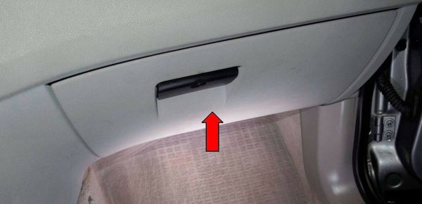 BMW NEW GENUINE E46 E39 E90 E83 E92 E91 E53 OUTER GLOVE BOX LATCH HANDLE 51168163018 - Image 2