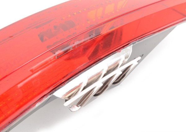 NEW GENUINE VW TOUAREG 11-14 REAR BUMPER RIGHT REFLECTOR WITH TRIM 7P6945702C - Image 3