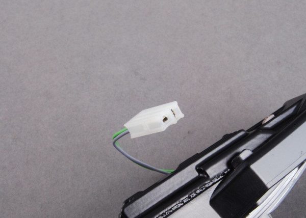 AUDI NEW GENUINE Q7 06-09 O/S RIGHT MIRROR LED TURN SIGNAL INDICATOR 4L0949102 - Image 4