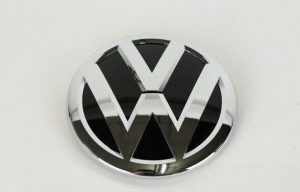 NEW GENUINE VW AMAROK 2017- FRONT BUMPER CENTER GRILLE CHROME LOGO EMBLEM BADGE 2H6853601ADPJ